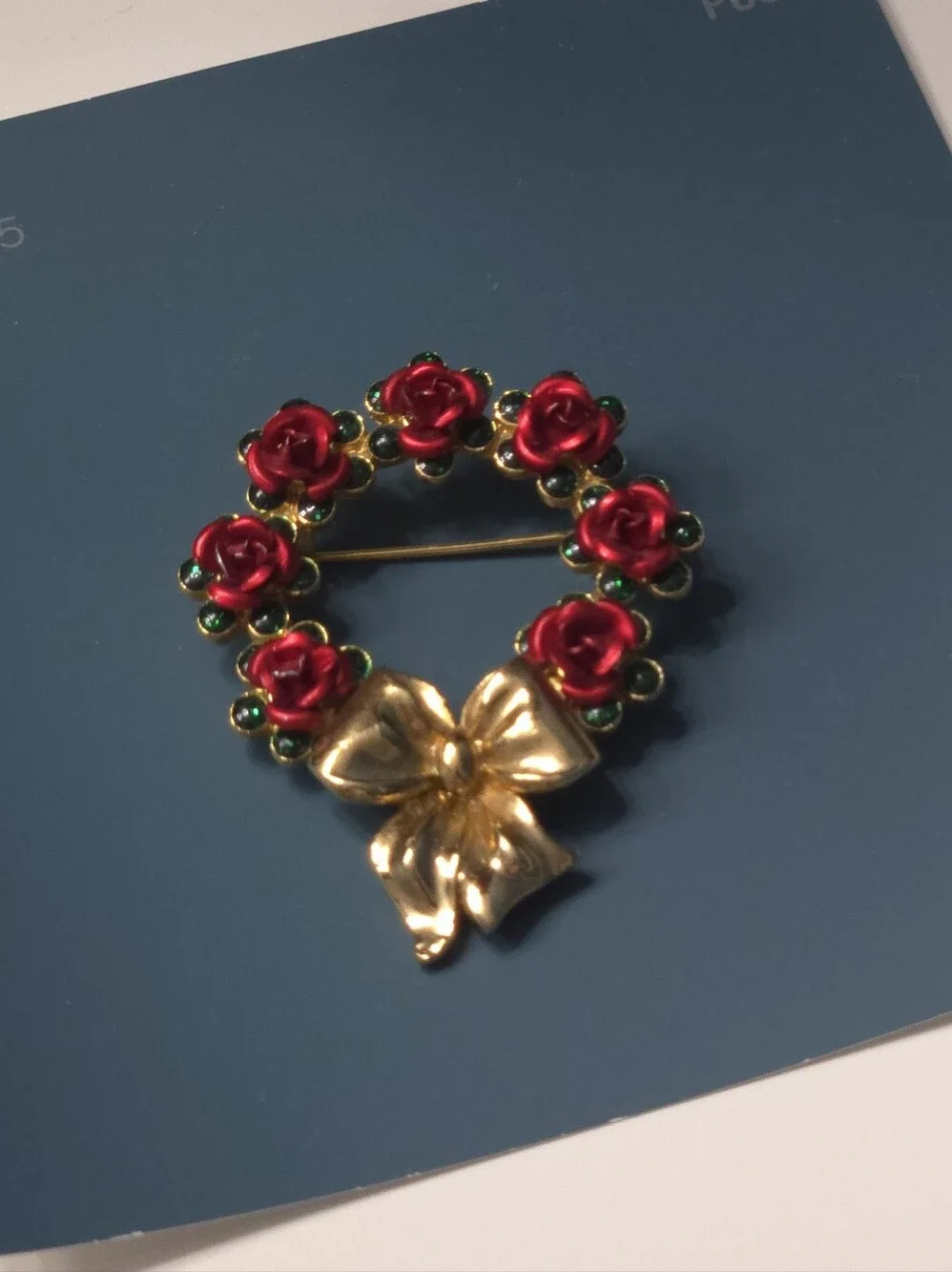 Avon Gold-tone Wreath Brooch with Red Rose Accents / Slivet Flower Brooch